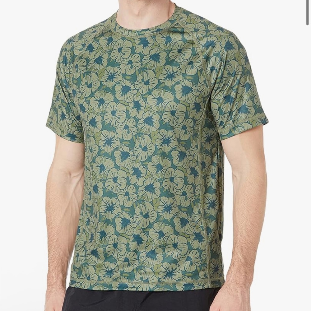 Amazon Essentials Men's Slim Fit Short Sleeve Swim T Shirt M